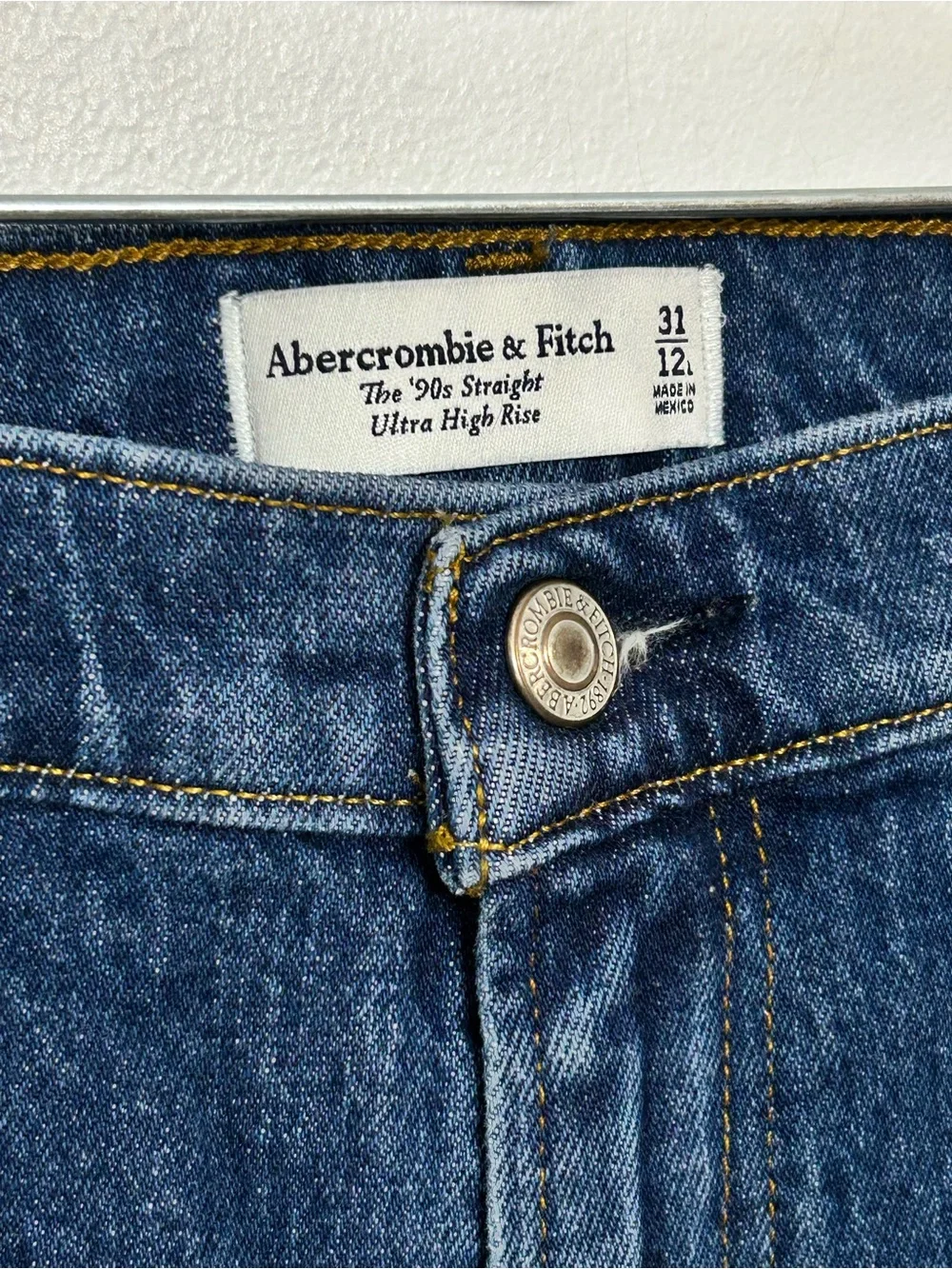 Abercrombie and Fitch The 90s Straight Ultra High Rise Jeans Womens Size 31